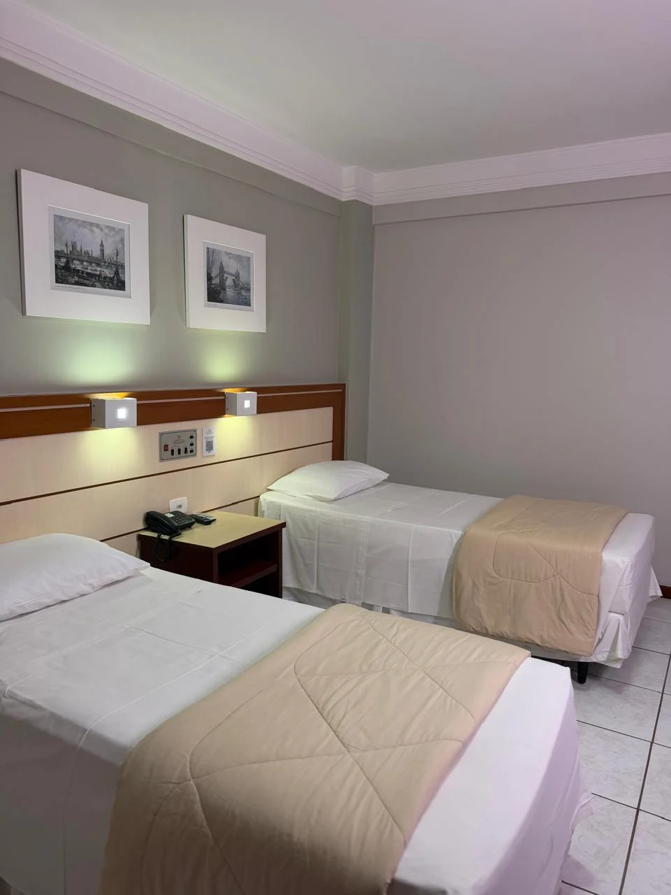 Quarto Luxo com duas camas individuais