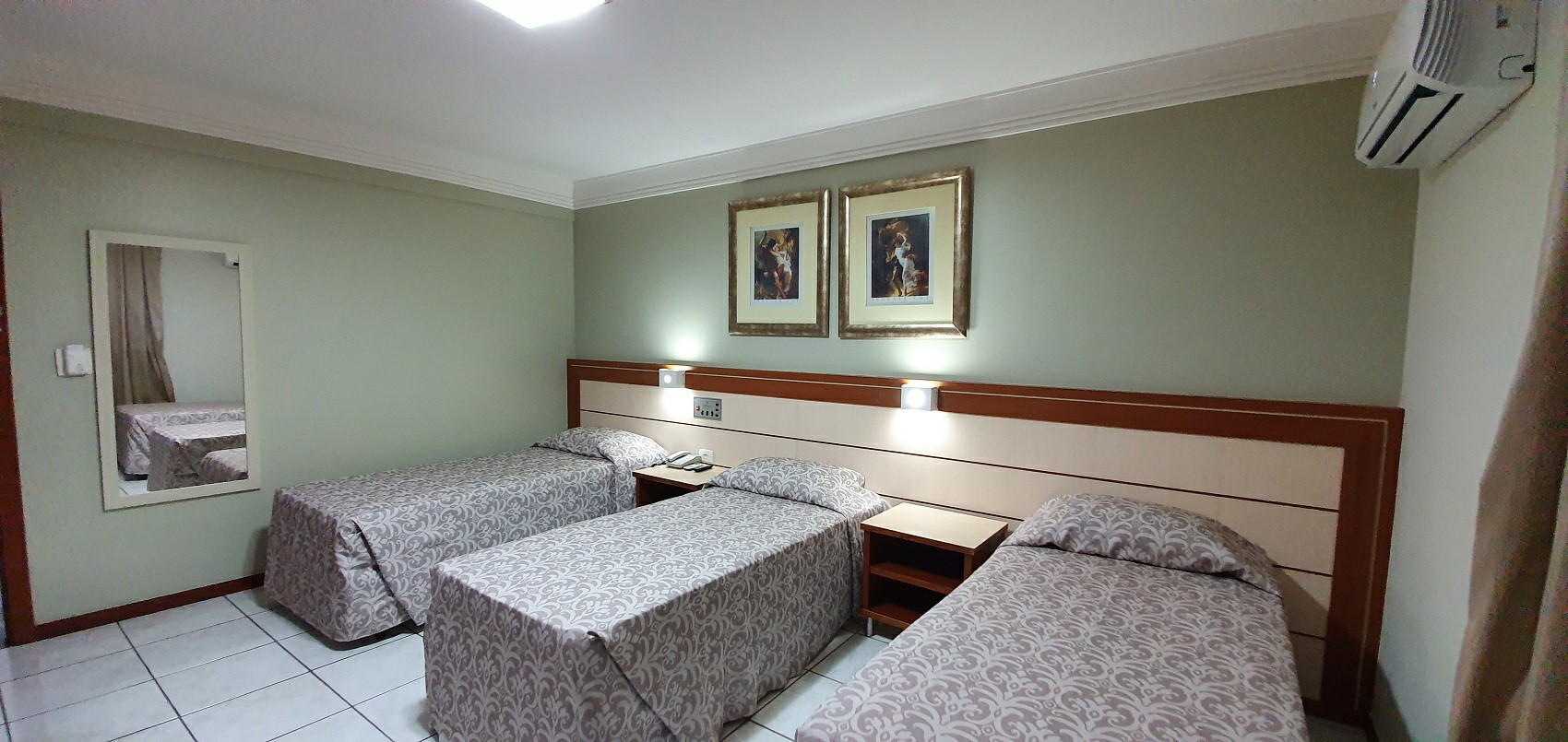 Apartamento Luxo com três camas individuais